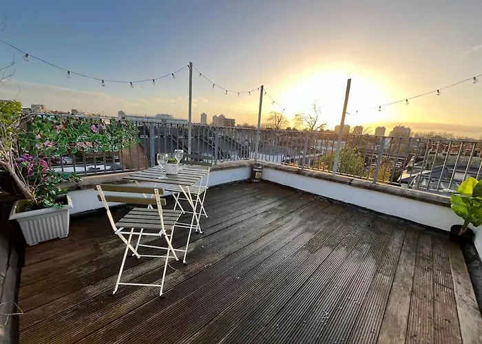 Modern With Stylish Terrace - Your London Oasis!
