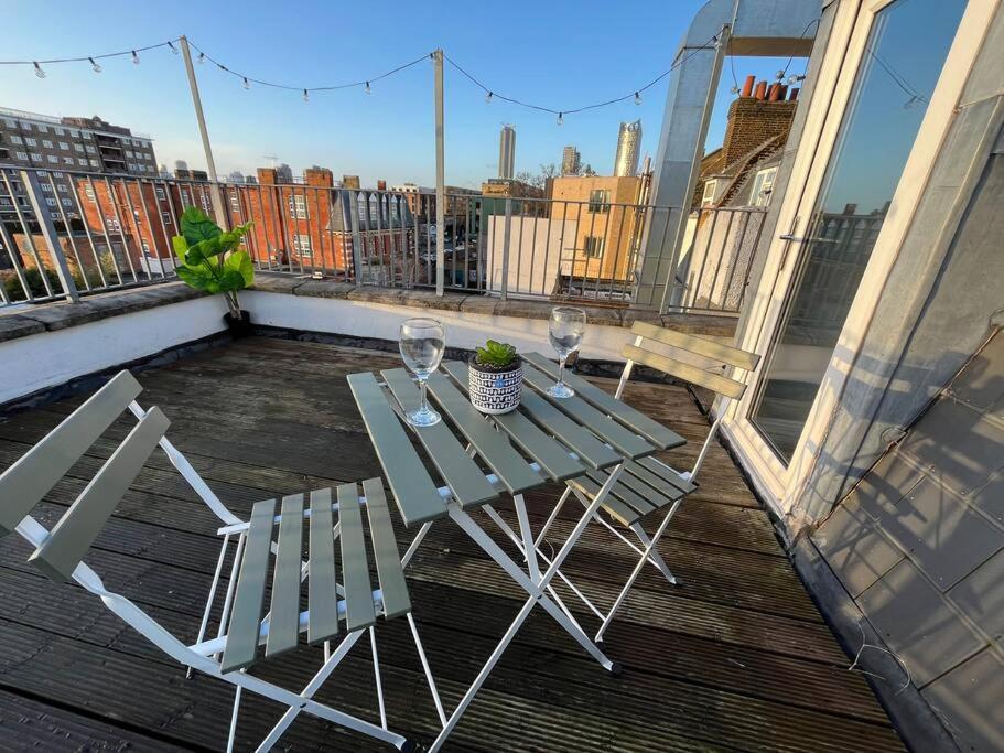Modern With Stylish Terrace - Your Oasis! Лондон