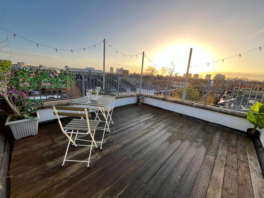 Апартаменты Modern With Stylish Terrace - Your Oasis! *