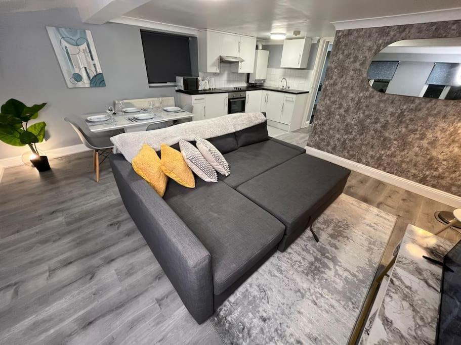 Modern With Stylish Terrace - Your Oasis! Appartamento *